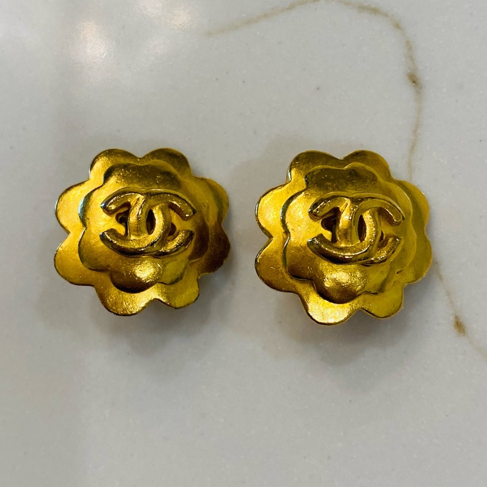 💯Authentic Vintage Chanel Flower CC Logo Earrings